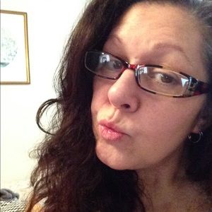 Meet your Posher, Elena